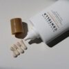 SKIN1004 Madagascar Centella Air-Fit Suncream Plus واقي شمس بالسنتيلا يحتوي لون