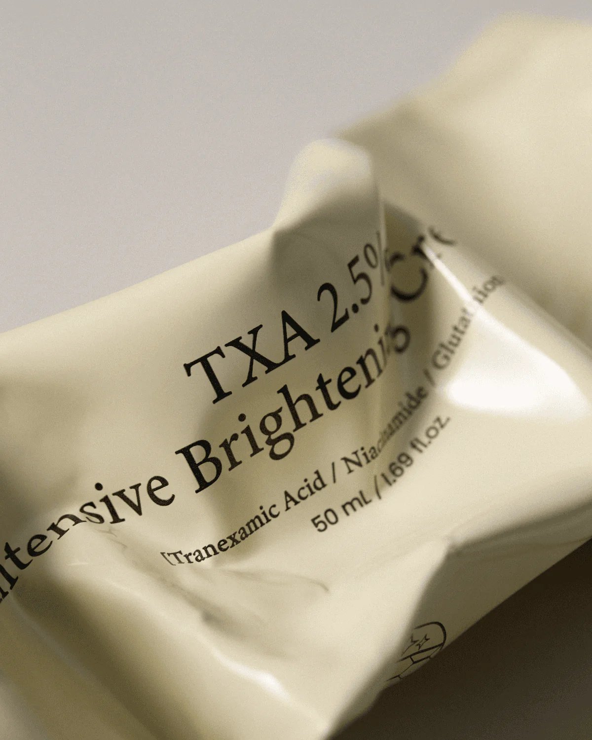 كريم أكسيس واي لتفتيح البشرة وعلاج التصبغات بحمض الترانيكساميك 2.5% - 50 مل | AXIS-Y TXA - الصورة 2